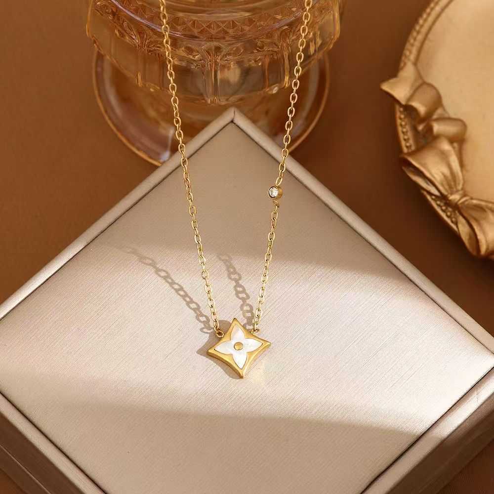 LV flower edge Necklace
