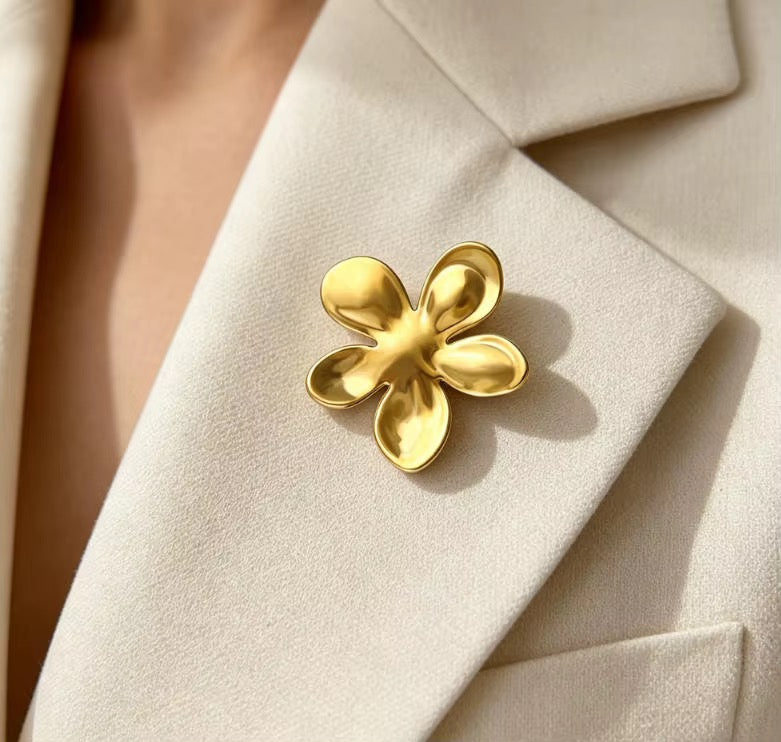 Daisy brooch