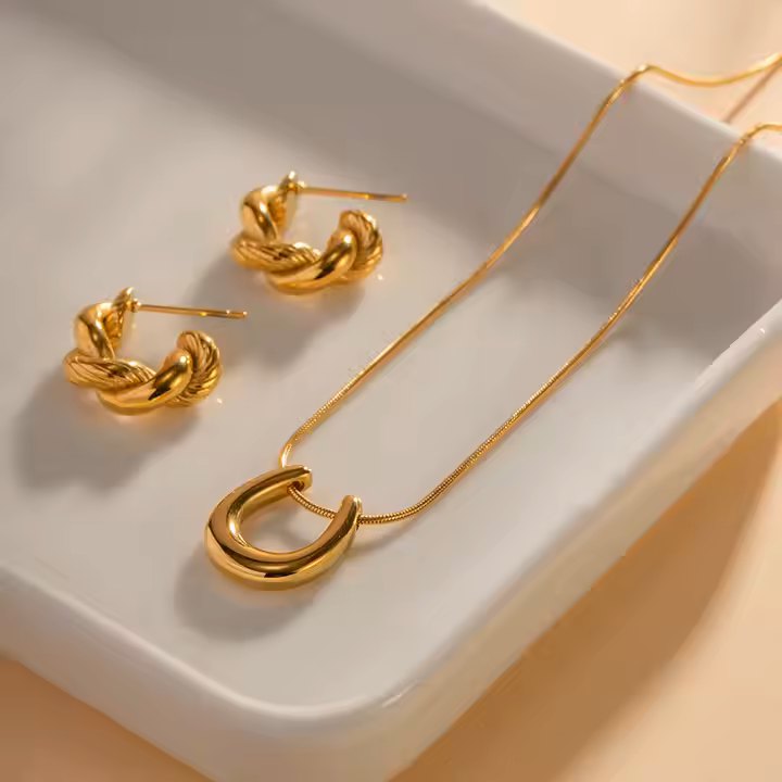 Horse Shoe Necklace