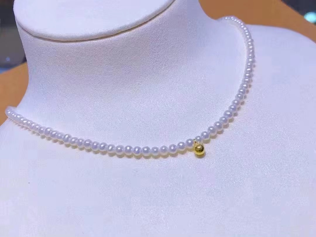Pearly gold necklace