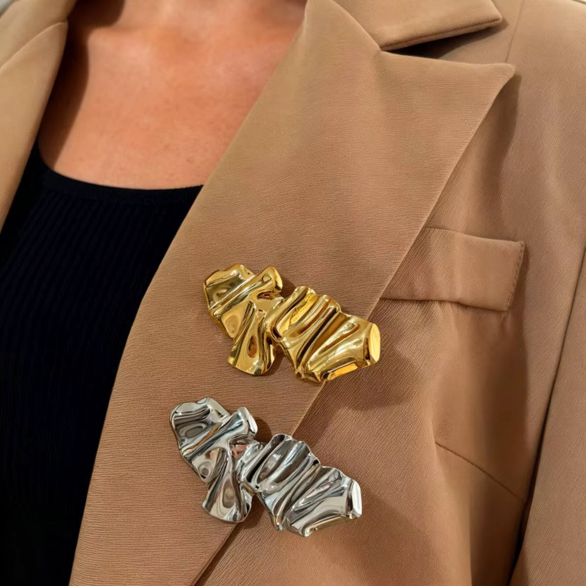 Wrinkles brooch