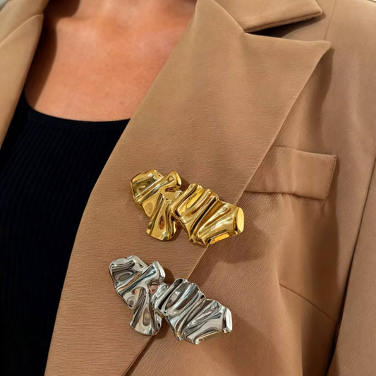 Wrinkles brooch