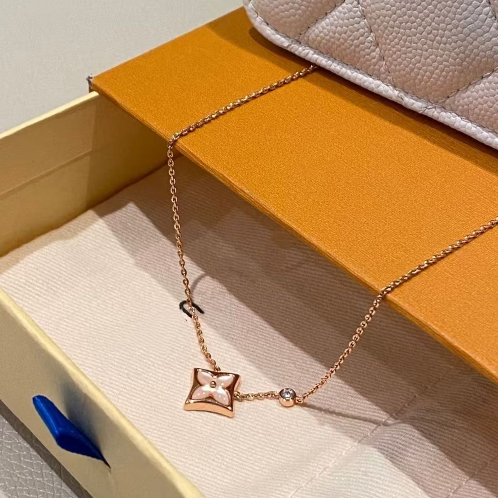 LV flower edge Necklace