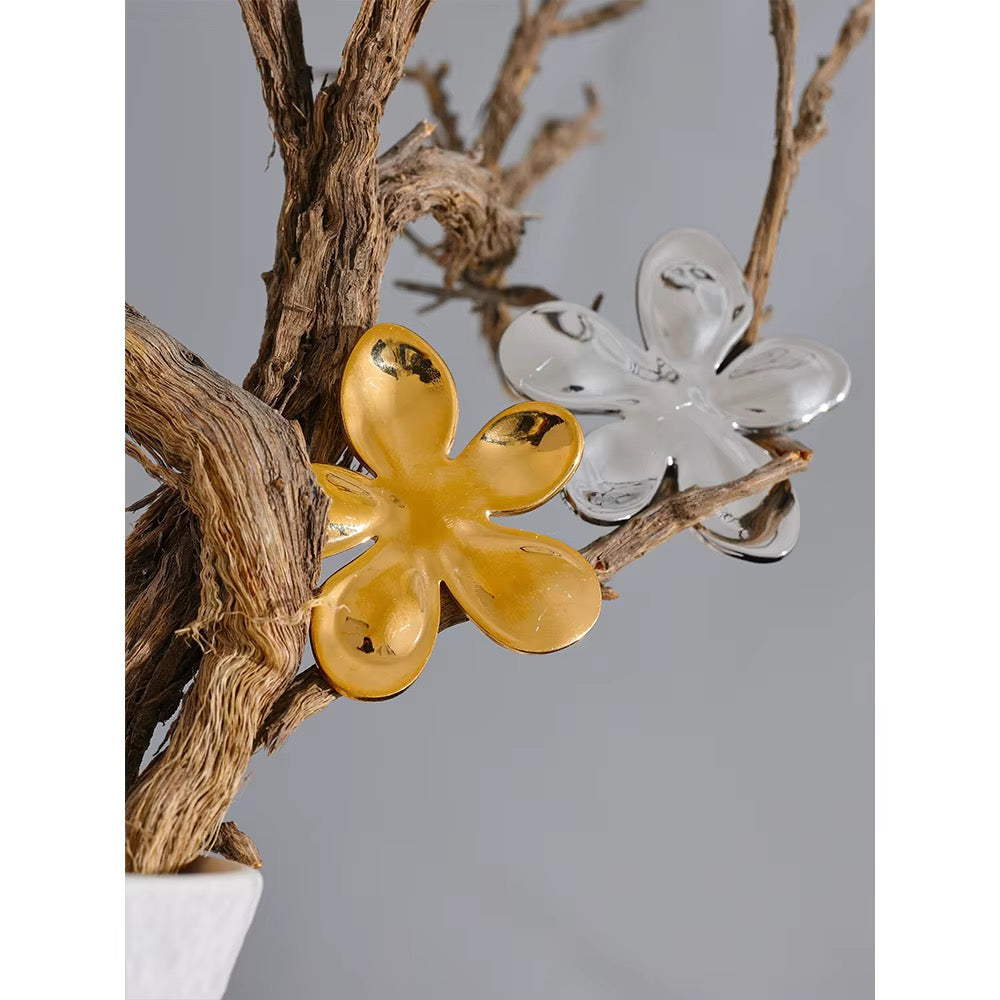 Daisy brooch