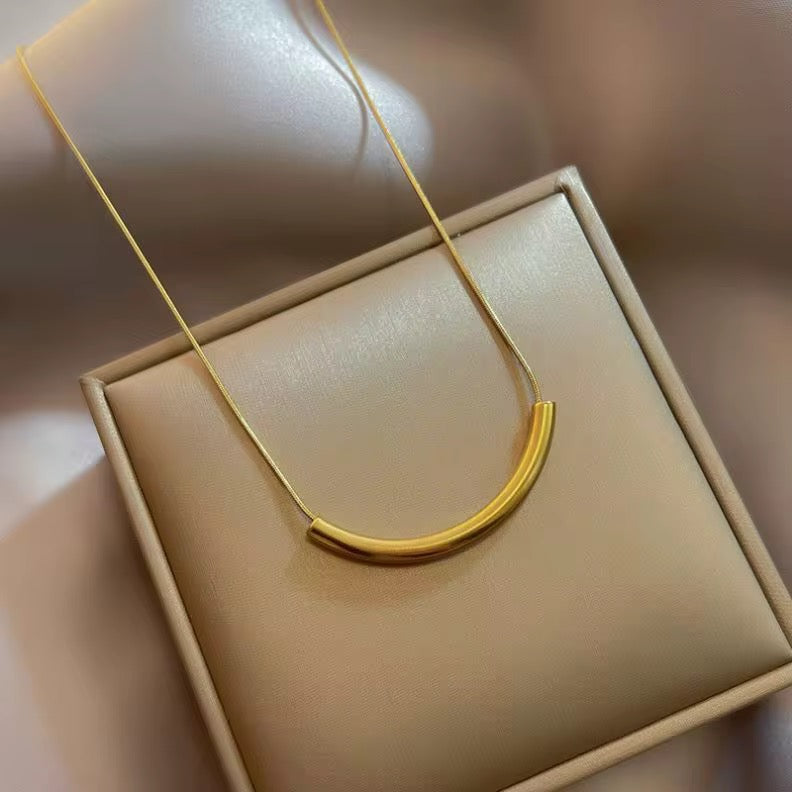 Arch Necklace