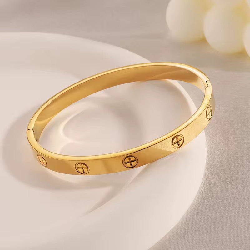 Grover Bangle