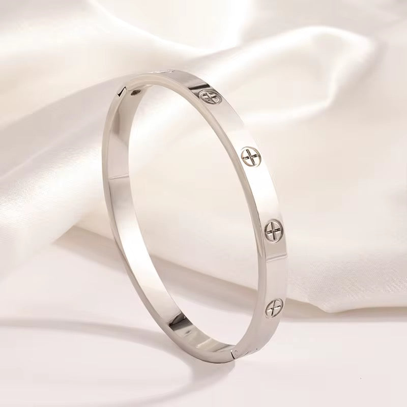 Grover Bangle