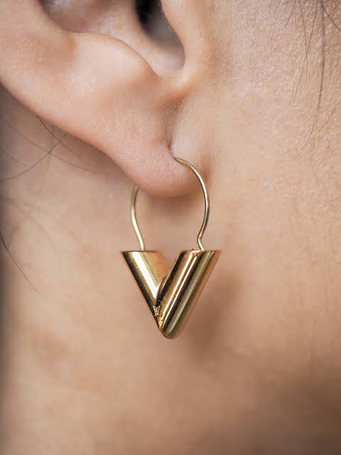 LV essential Earrings