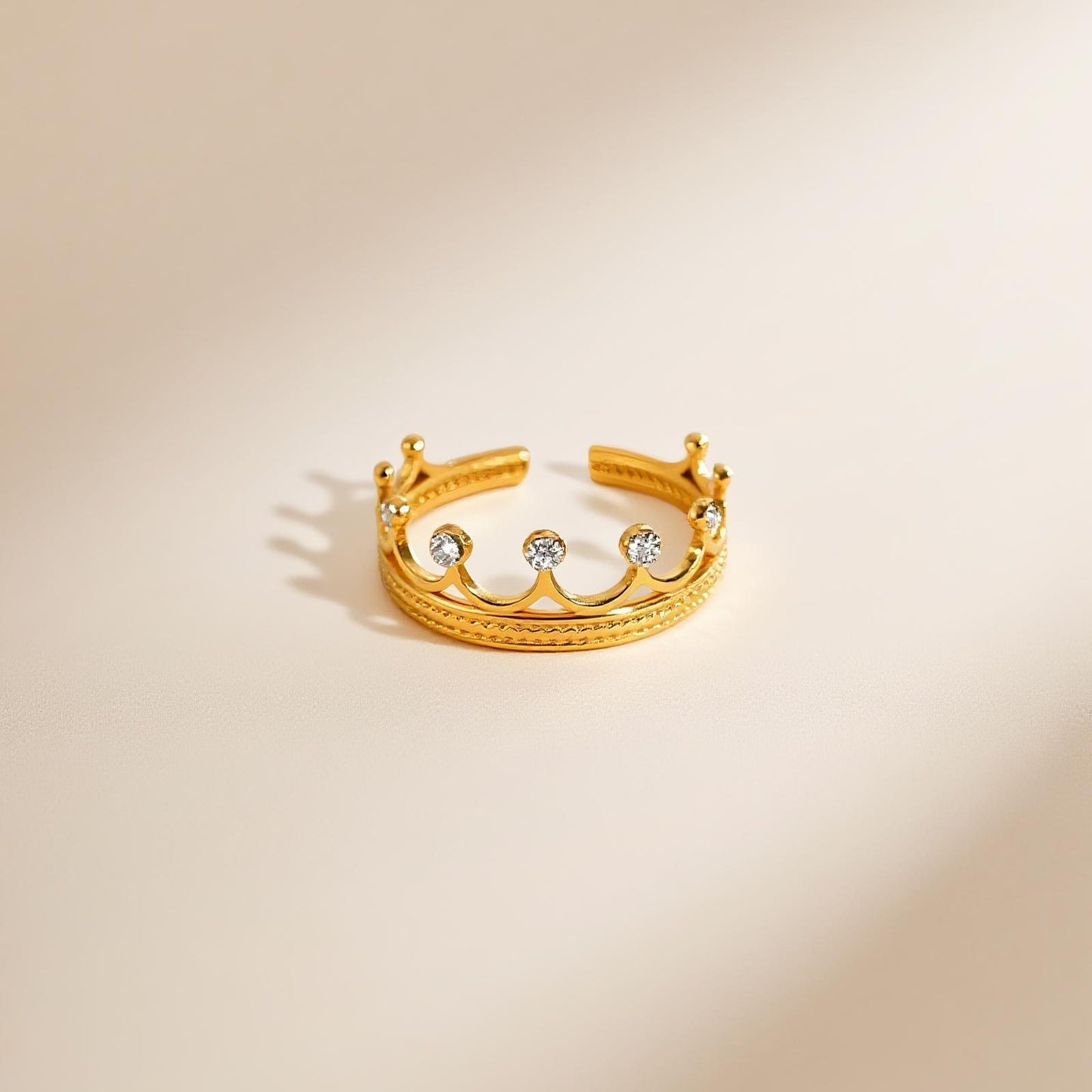 Crowned ring