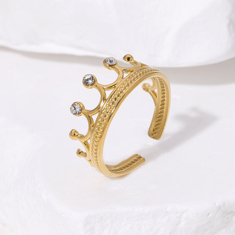 Crowned ring